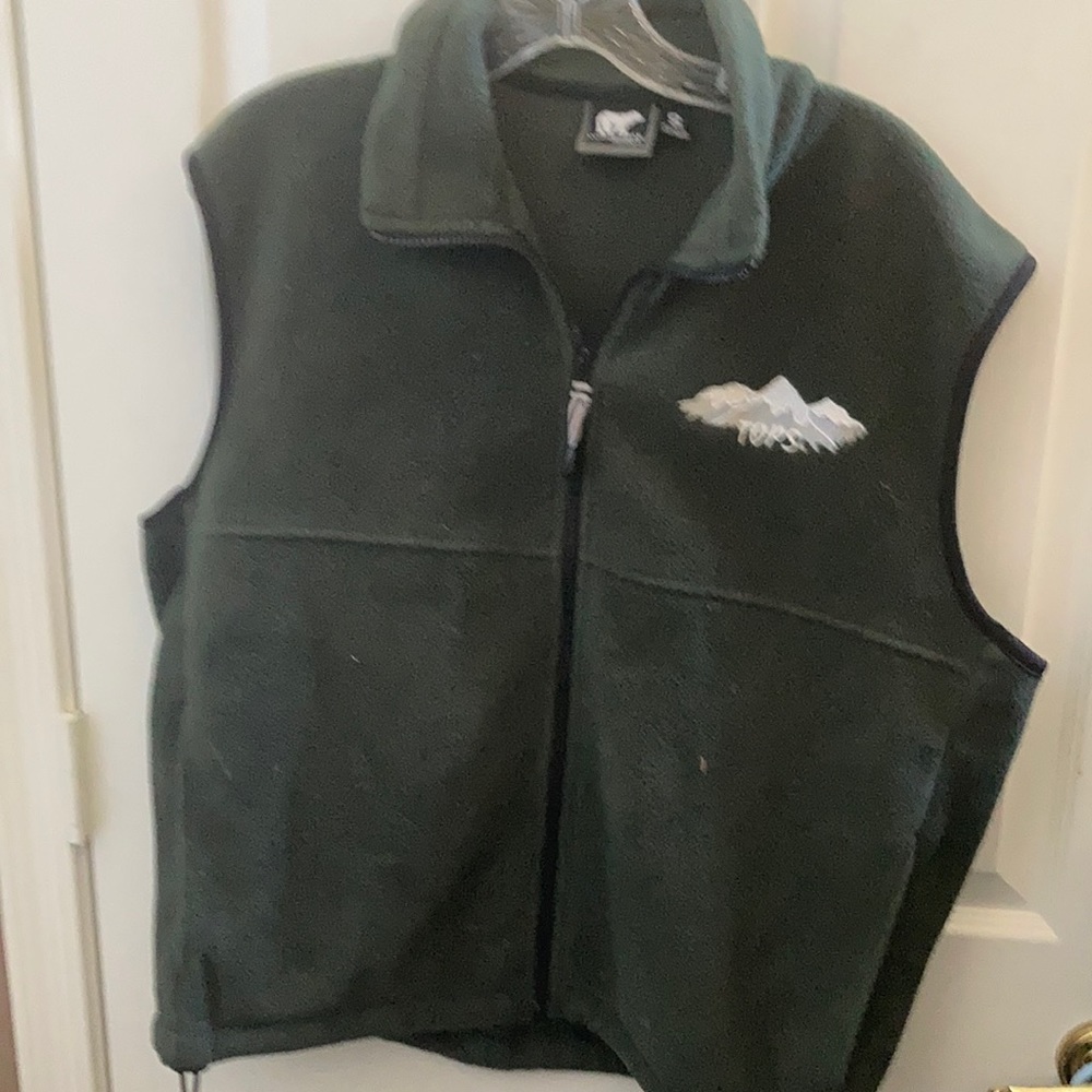 FINAL MARKDOWN MEN’S white bear fleece vest small